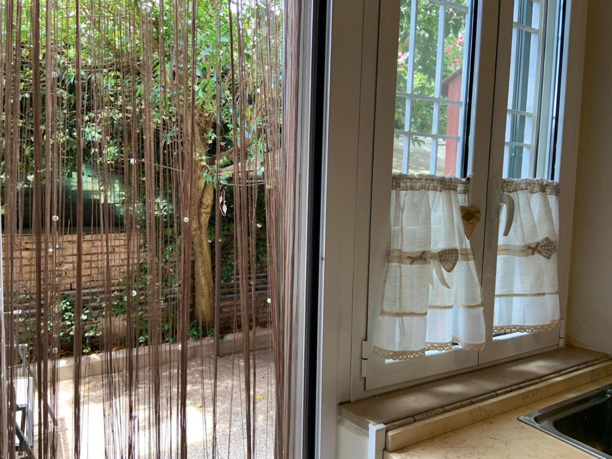 Appia Park Apartament 10 Min Dal Colosseo โรม ภายนอก รูปภาพ