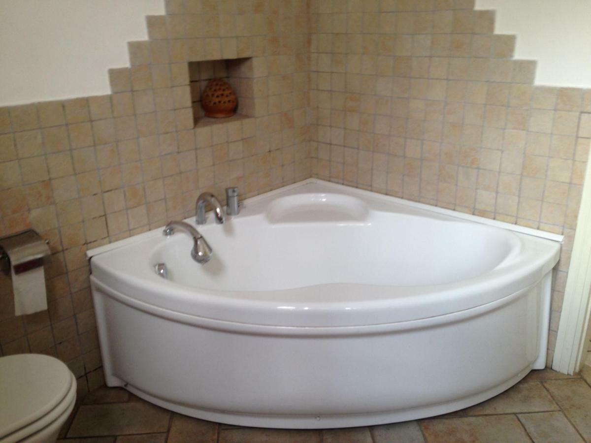 Appia Park Apartament 10 Min Dal Colosseo โรม ภายนอก รูปภาพ